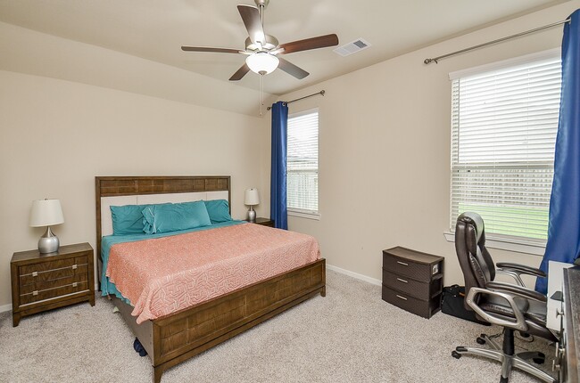 Building Photo - 6807 Vista Ledge Dr