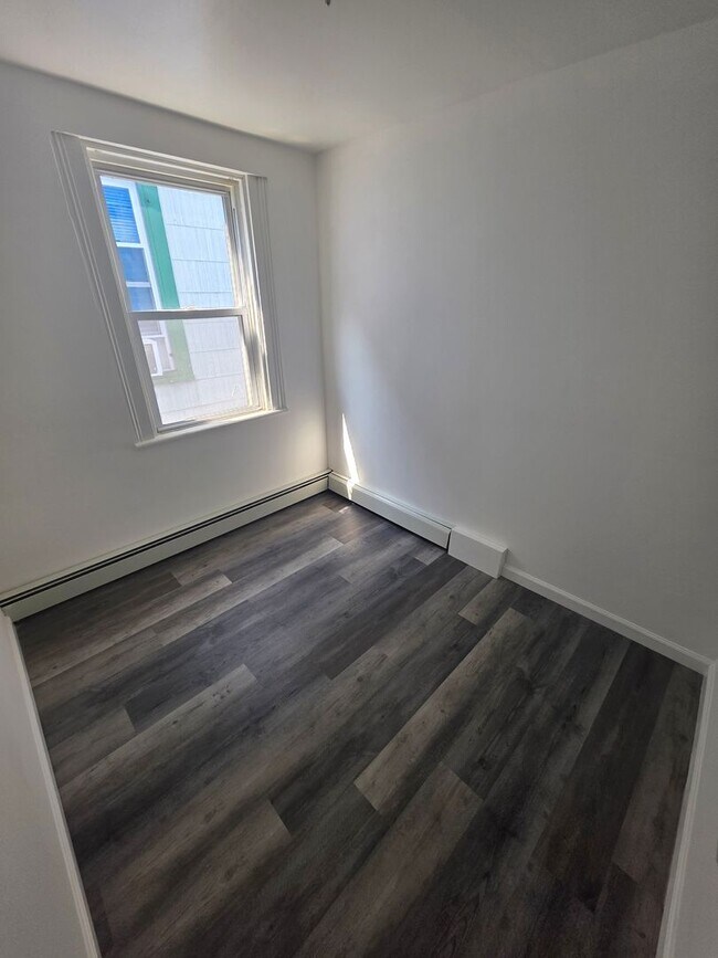 Building Photo - 2 bedroom apartment building - Poughkeepsie