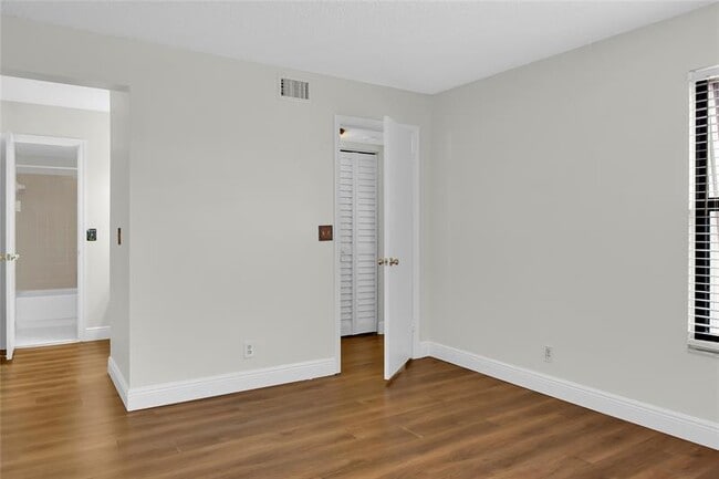 Building Photo - 7801 Courtyard Run W