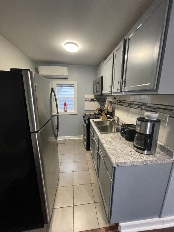 Building Photo - 1238 S State Ave