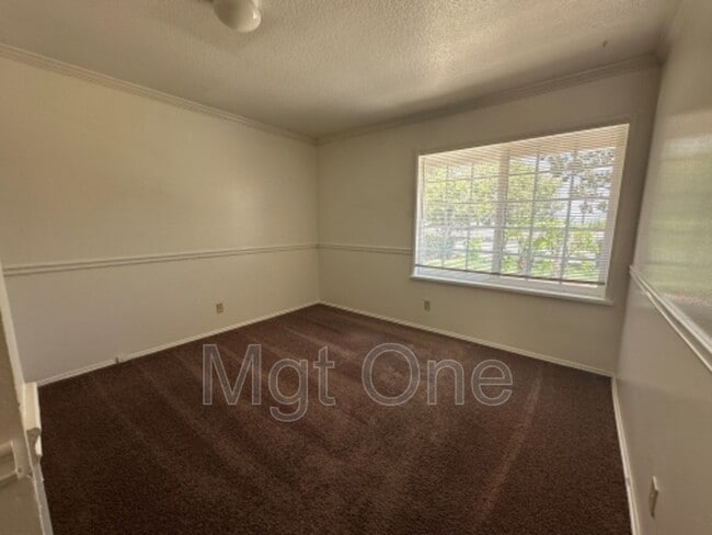 Building Photo - 7575 Skyview Rd