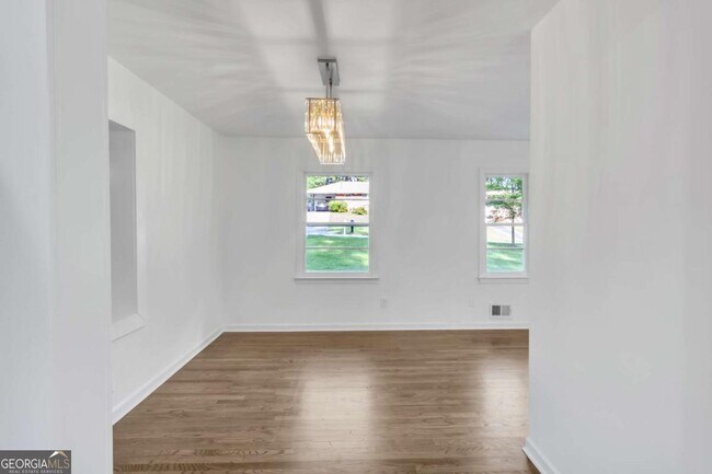 Building Photo - 2773 Fairlane Dr SE