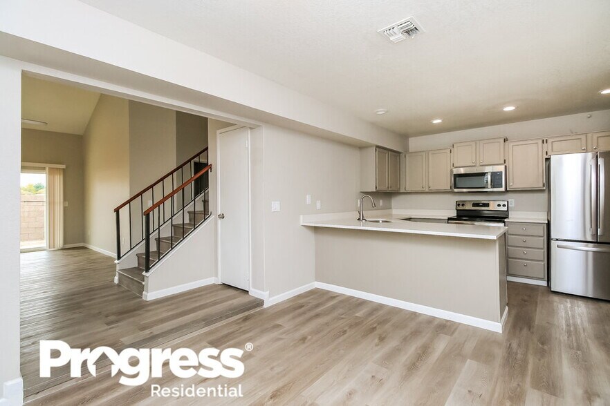 Building Photo - 1915 S 39th St