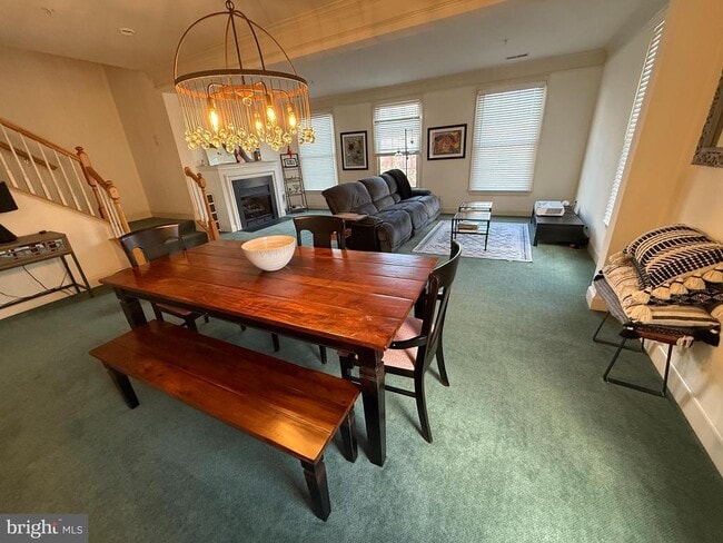 Building Photo - 344 Hart Mews