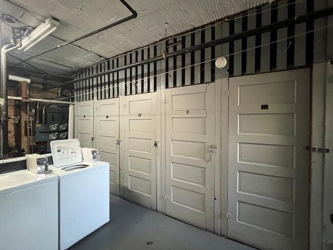 Building Photo - 1112 Grove St
