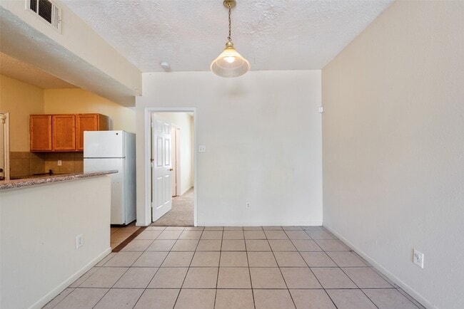Building Photo - 6827 Dumble St