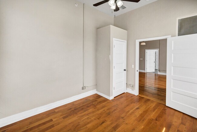 Building Photo - VINTAGE VAULT