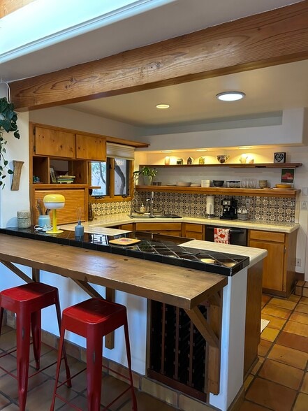 Building Photo - 2831 Plaza Verde