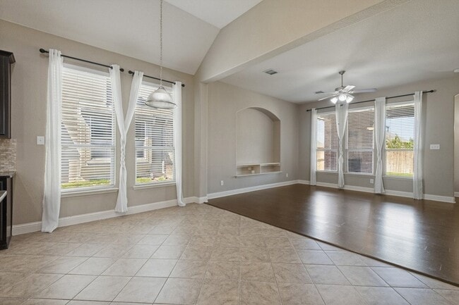 Building Photo - 594 Louder Way