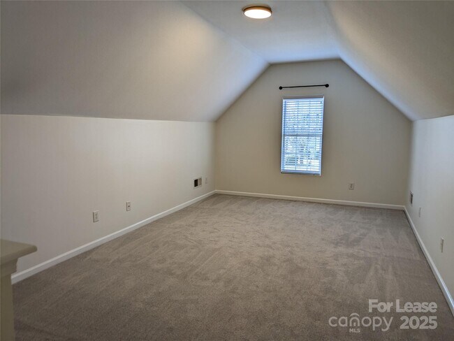 Building Photo - 134 Nevis Ln