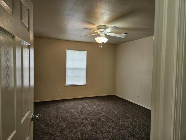 Building Photo - 2200 Elizabeth Ave