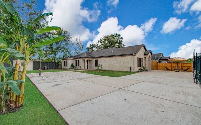 Building Photo - 8040 Howton St