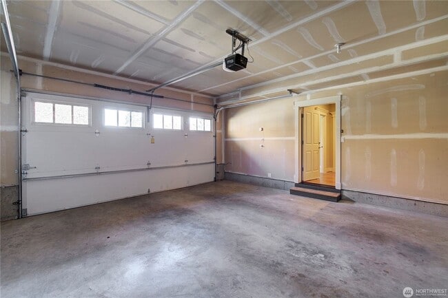 Building Photo - 3Bd/2.75Ba Issaquah Home