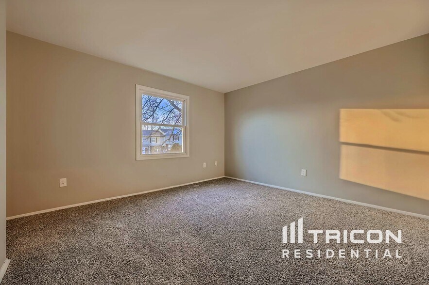 Building Photo - 12345 Bonfire Dr