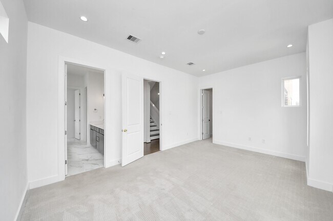 Building Photo - 5823 Dolores St