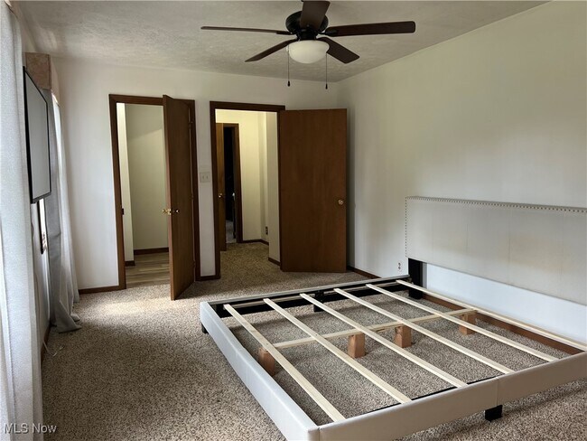 Building Photo - 9281 Pioneer Rd