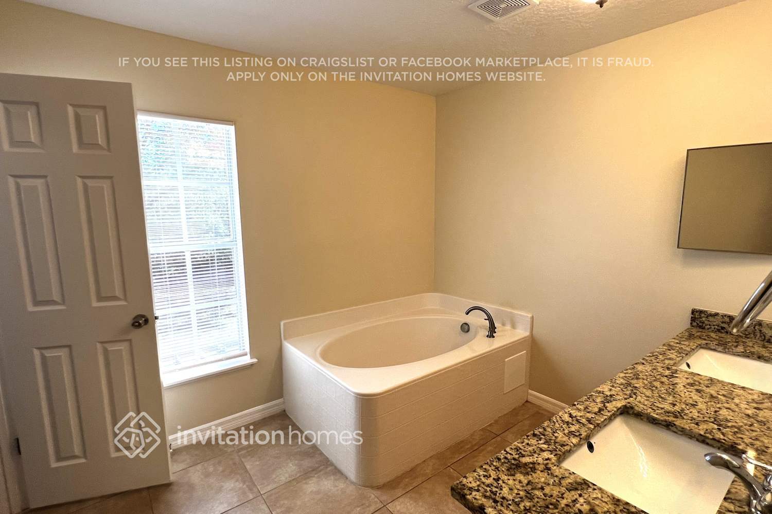 Building Photo - 2553 SW Grotto Cir