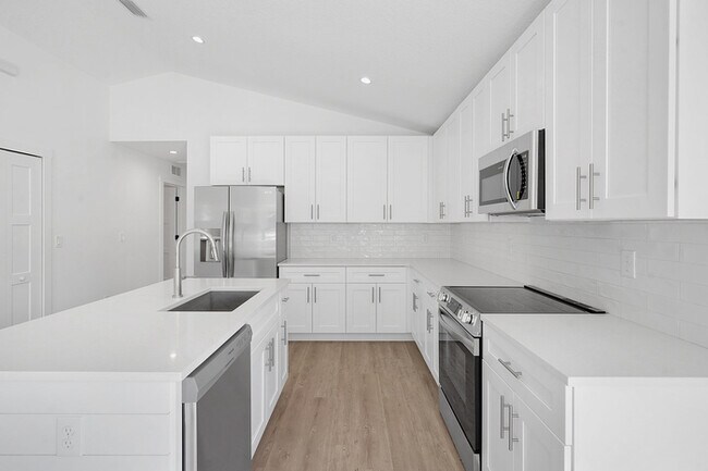 Building Photo - 988 W 9th St