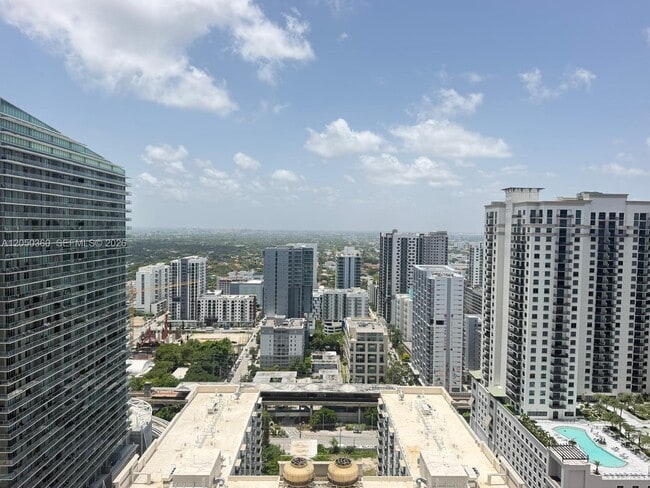 Building Photo - 1000 Brickell Plaza