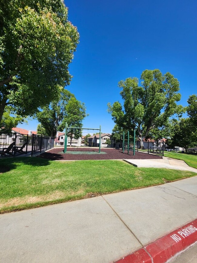 Building Photo - Beautiful 2 bedroom 1.75  bath Home Alta Loma