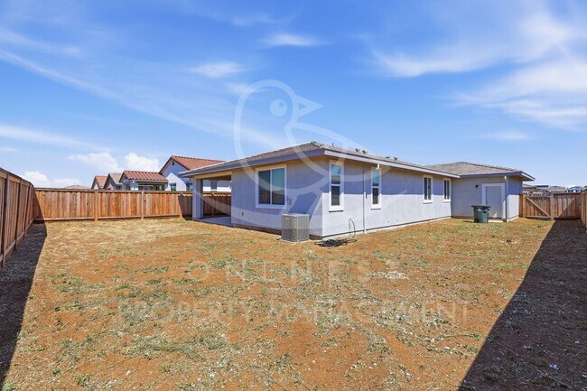 Building Photo - 4-bedroom, 2-bathroom home in the sought-after Seasons at Riverton South community in Plumas Lake