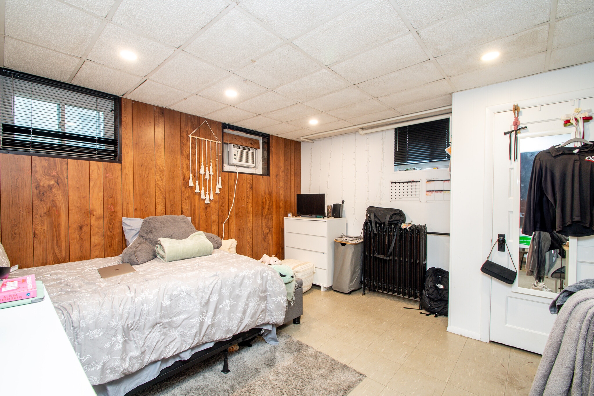 Building Photo - 1411 W Barker Ave