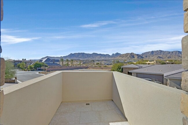 Building Photo - Custom Luxury Home with Strip and Mountain Views!