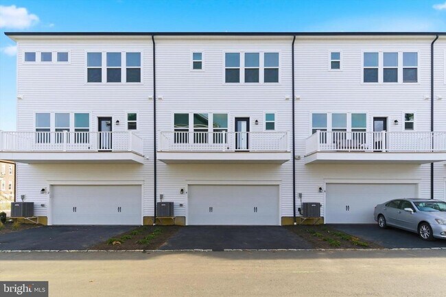 Building Photo - 4 Barton Ave