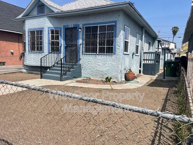 Building Photo - 155 W 43rd St