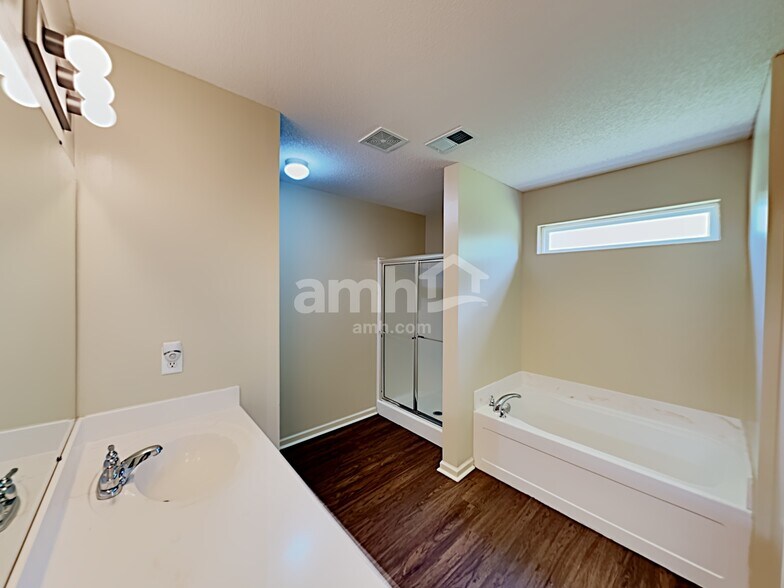 Building Photo - 6620 Hollister Ln