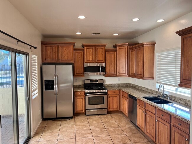 Building Photo - 14072 W Country Gables Dr