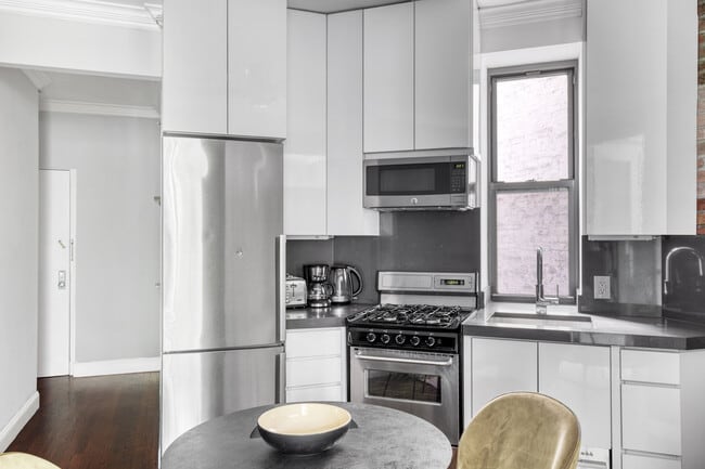 Building Photo - 248 Mott St