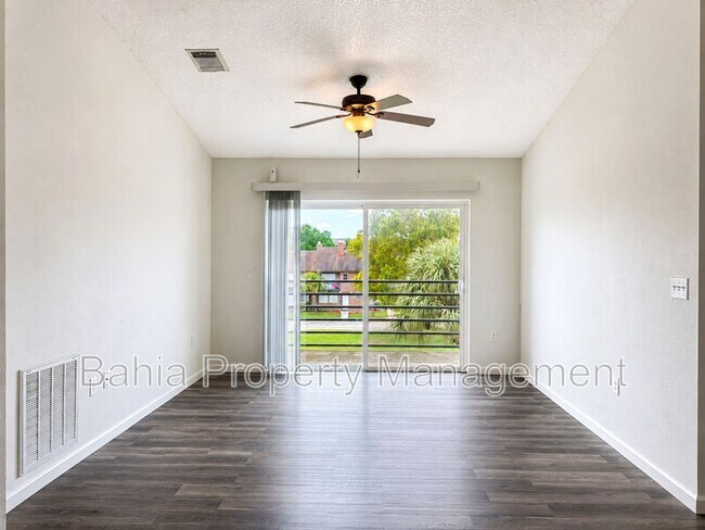 Building Photo - 5214 Via Hacienda Cir