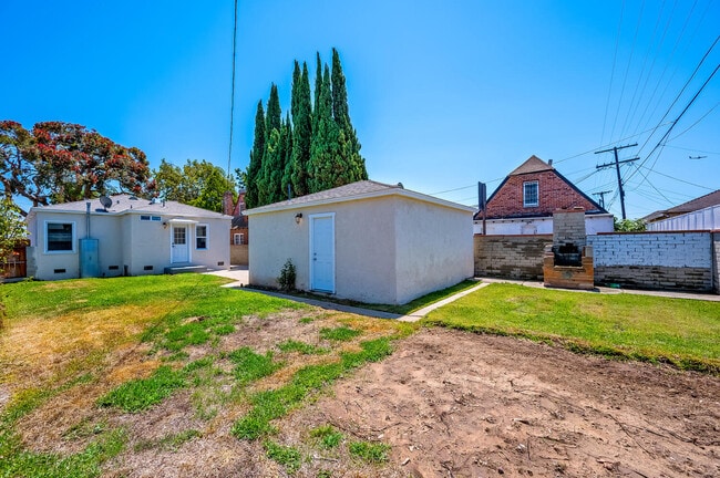 Building Photo - 8807 Cimarron St
