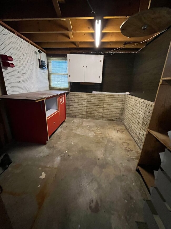 Building Photo - 4 Bed/2 Bath Rental Home with Fenced in Yard!