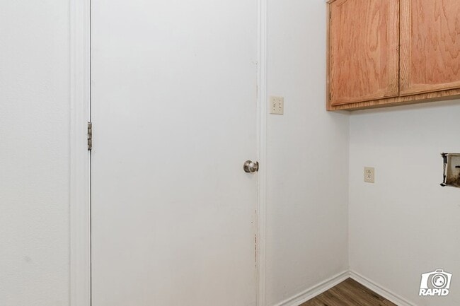 Building Photo - 4911 Sherwood Dr