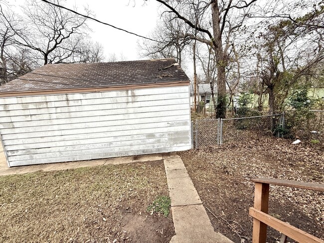 Building Photo - 33 8th Ave NW