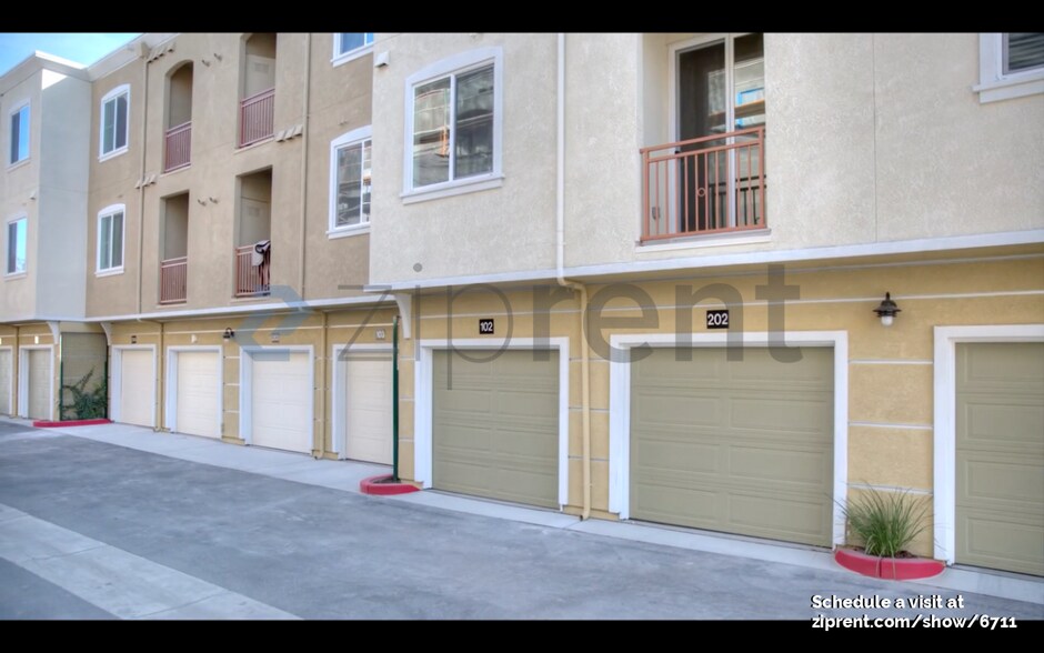 Building Photo - Unit 102