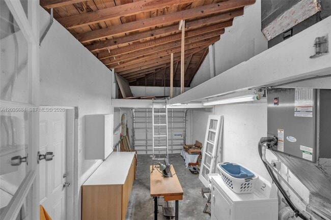 Building Photo - 2420 SW 21st Ave