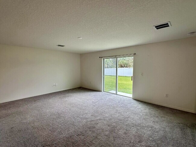 Building Photo - Large Family Home