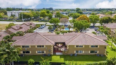 Building Photo - 2596 Riverside Dr