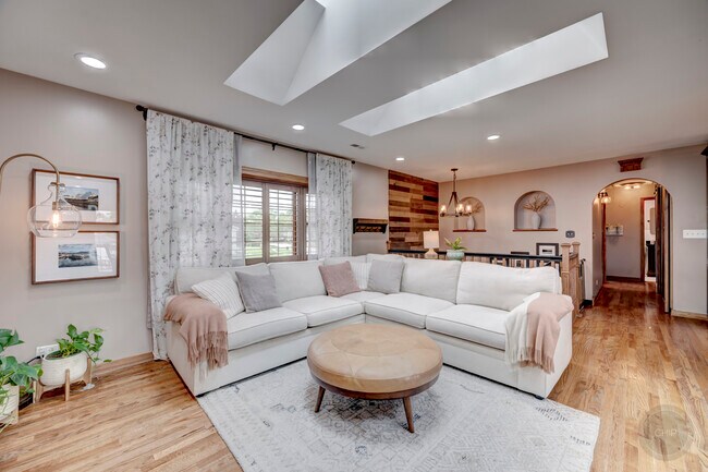 Building Photo - 7215 Larchwood Ln