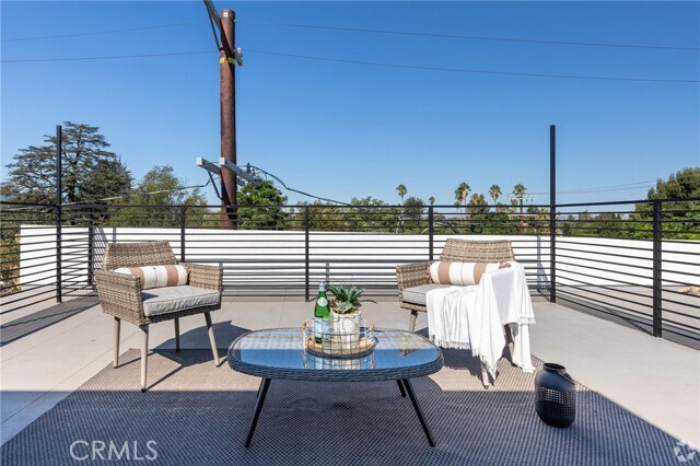 Building Photo - 5655 Hazeltine Ave