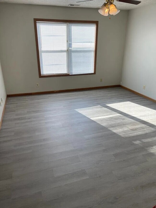 Building Photo - 2026 Bridgewater Cir