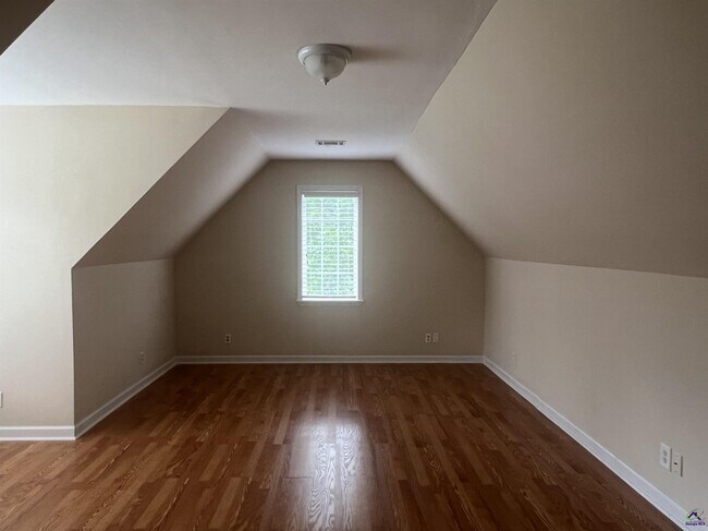 Building Photo - 136 Joycliff Cir
