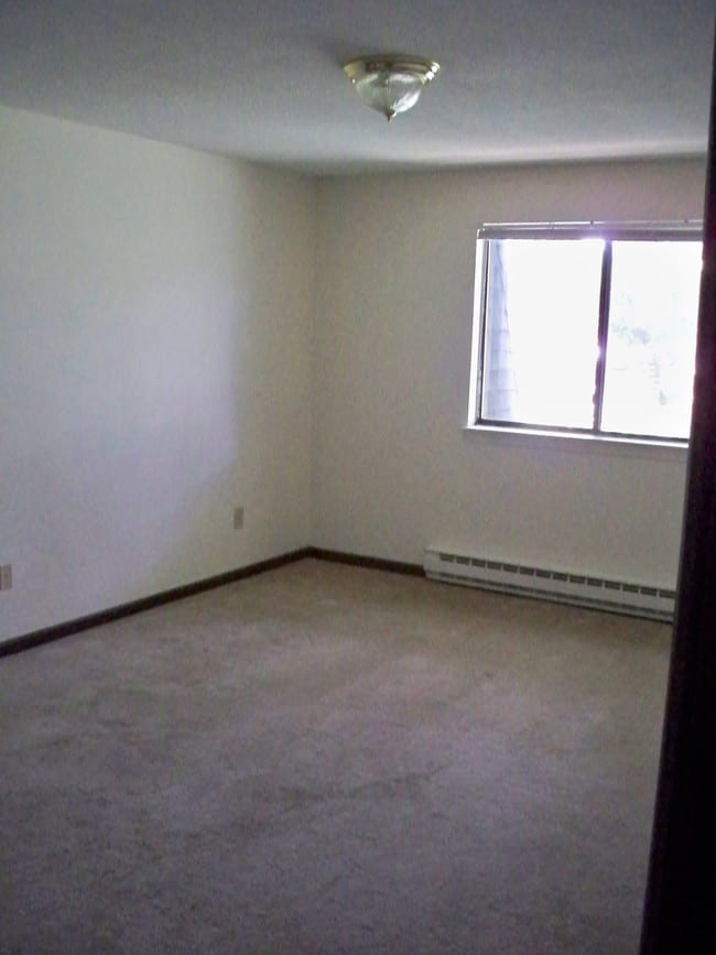 Bedroom - Burlington Arms Apartments