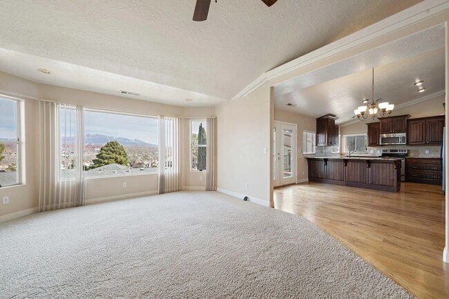 Building Photo - 4 Bedroom Retreat Overlooking Snow Canyon ...