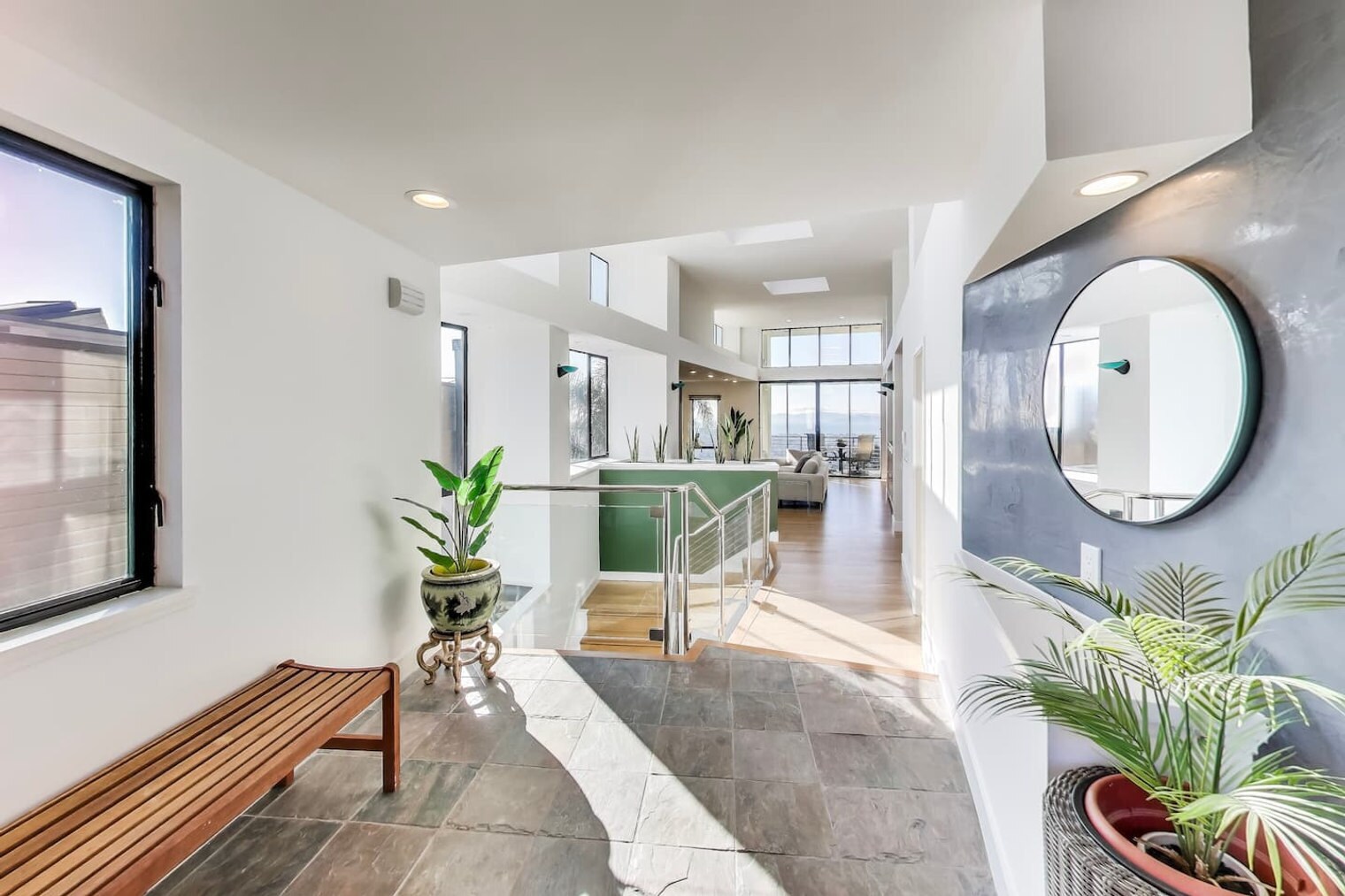 Building Photo - 660 Hiller Dr