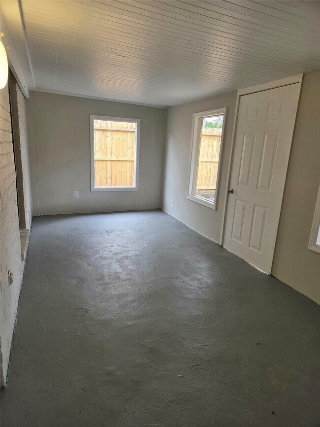 Building Photo - 527 Tara Plantation Dr