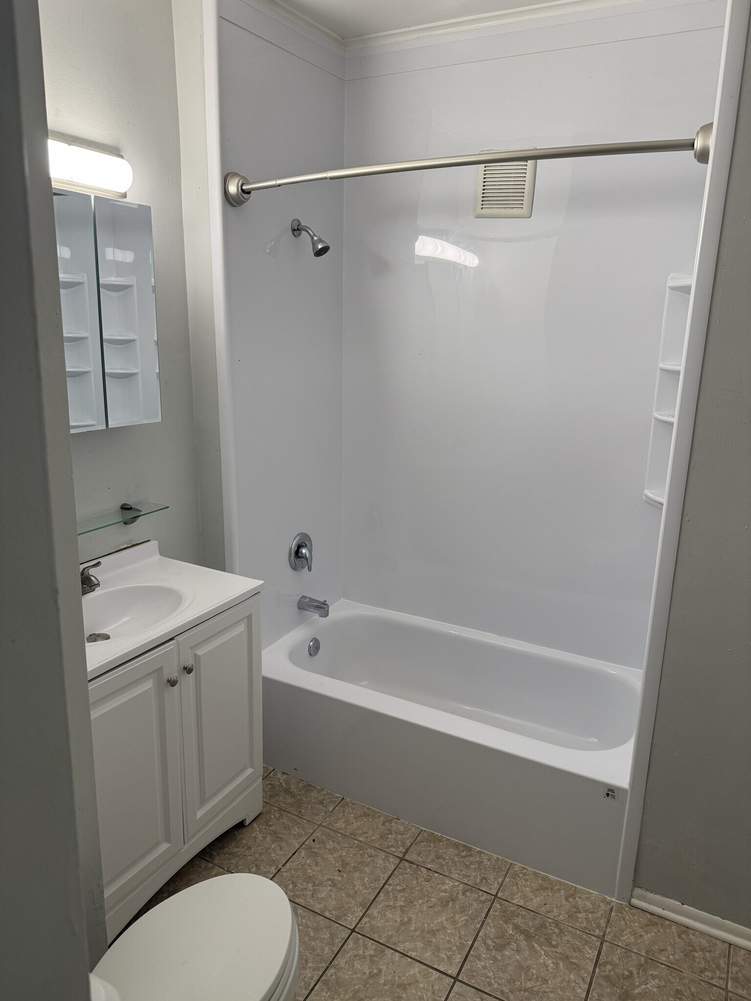 Bathroom - 652 Clarissa St